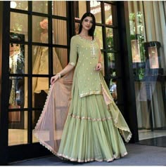 Orang India, Sharara Designs, Lehenga Suit, Indian Designer Suits, Gaun Fashion, Sharara Suit, Salwar Kamiz, Kurti Designs Party Wear, Indian Gowns