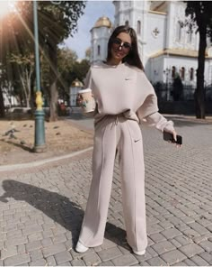 Sportwear Outfit, Casual Street Wear, Iranian Women Fashion, Winter Fashion Outfits Casual, Casual Wide Leg Pants, Looks Street Style, Modest Fashion Outfits, Sporty Outfits