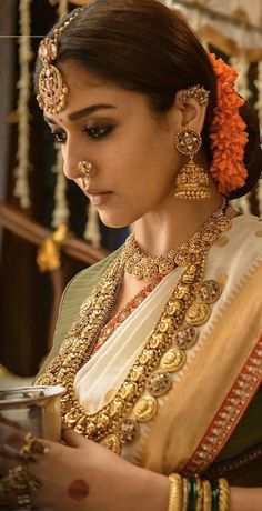 Looking for the right piece to balance your bridal jewelry? Consider a long 22k gold haram. Layering your haram with a shorter necklace, choker or earrings, easily adds visual interest and depth to your look. (22k gold, womens jewelry, womens necklace, south Indian, Desi bride, Hindu, Temple Jewellery, gold necklace) Sye Raa Narasimha Reddy, Nakshi Jewellery, Kasu Mala, Mango Mala, Temple Jewelry Necklace, Mala Jewelry