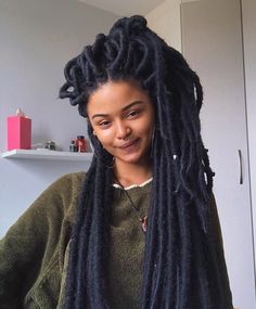 Riri Locs Hairstyle, Riri Locs, Rihanna Locs Style, Free Locs Women, Rihanna Locs, Marley Locs Styles Faux Dreads, Rasta Locs, Artificial Locs, Braids Black