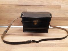 Vintage Black Camera Case c1950s or 1960s, Vintage leather Camera Box Case, A great alternative Purse, Handbag, Phone Case, Money bag Material: Leather Dimensions: of box Width: 10.23 in ( 26 cm) Depth: 6.69 in ( 17 cm) Height: 7.48 in ( 19 cm) The length of strap as seen is 25.98 ( 66 cm) inches approx Introducing our Vintage Black Camera Case from the 1950s or 1960s, a timeless piece crafted with elegance and functionality in mind. Made from genuine leather, this camera box case exudes vintage Vintage Rectangular Shoulder Bag For Business, Vintage Black Shoulder Bag As Gift, Vintage Rectangular Shoulder Bag For Everyday Use, Vintage Black Shoulder Bag, Vintage Black Box Bag For Everyday, Vintage Rectangular Case For Gifts, Vintage Rectangular Case For Gift, Vintage Rectangular Cases For Gifts, Vintage Square Box Bag For Travel