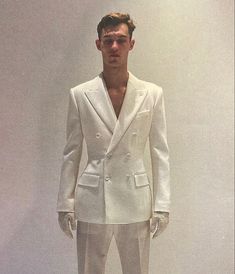 Gq Usa, Lovers And Friends Dress, Graduation Look, Grad Outfits, High Fashion Men, Classy Suits, Suits Prom, Fashion Vibes, Fashion Boy