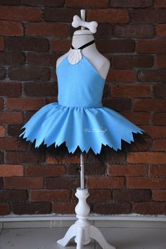 This Betty Rubble costume for baby, inspired by Flintstones, is perfect for Halloween, birthday parties, toddler photo shoots, and many other special occasions. The Flintstones Betty Rubble Outfit is handmade using the highest quality cotton suede, crystal tulle, and dream tulle. The handmade bone shaped head piece is included with the Betty Rubble Birthday dress. Handmade and customized for your own size. Made to Order Gift message available Shipped from Turkey Please note: The actual color may Rubble Birthday, Rubble Costume, Betty Rubble Costume, Spider Man Batman, Pebbles Costume, Betty Rubble, Halloween Birthday Parties, Toddler Photoshoot, Baby Kostüm