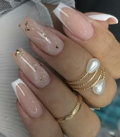 Elegant Nude Nails Classy, Game Date Outfit, Nails Francesa, French Nails With Gold, Anniversary Nails Ideas, Anniversary Outfits For Women, Gold French Nails, Elegant Nails Classy, Classy Prom Nails