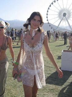 Indie Rave Outfits, Festival Outfits Hippie, 90s Festival Outfit, Indie Festival Outfit, Hippie Rave Outfits, Fairy Fits, Coachella Aesthetic, Lana Concert, Coachella Fits