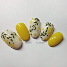 Nail Art Designs Flowers Daisy, Daisie Nails, Yellow Rose Nails, Yellow Flower Nail Designs, Green And Yellow Nails Design, Yellow Flowers Nails, Green Yellow Nails, Yellow Green Nails, Green And Yellow Nails