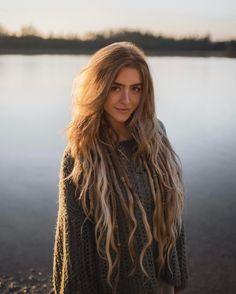 Girl poses with bohemian fashion Boho Mom Outfits, Hippie Dreads, Wig Tips, Braids Festival, Hair Colour Styles, Bohemian Photography, Boho Photoshoot, Boho Mom, Historical Hairstyles