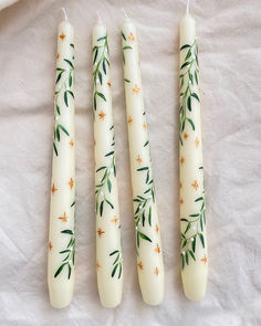 ivory dinner candles are hand painted with green mistletoe and berries. Christmas Stall Ideas, Diy Christmas Treats, Christmas Mistletoe, Minimal Christmas