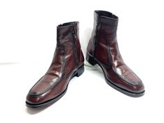 VERY HANDSOME LEATHER FLORSHEIM BOOTS.  TWO TONE MARBLED BLACK CHERRY LEATHER. EXCELLENT IMPECCABLY CLEAN CONDITION. 100% INTACT. SOLES ARE THICK. HEELS ARE NOT WORN OR LOPSIDED. LOOKS NEAR CONDITION WORN ONLY A HANDFUL OF TIMES.  VINTAGE 90's Y2K FLORSHEIM DISCO DRESS BOOTS.  READS A MENS SIZE 9D.  70's STYLE JOHN TRAVOLTA SATURDAY NIGHT FEVER, ELVIS, THE BEATLES  RETRO DISCO LEATHER BOOTS.  HAS SOME EXTREMELY LIGHT CREASES ACROSS THE INSTEPS AS SHOWN IN PICTURES. NOTHING MAJOR OR UGLY LOOKING. Mens Vintage Shoes, Retro Formal Winter Boots, Retro Leather Boots With Square Toe, Retro Square Toe Leather Boots, Retro Round Toe Boots For Formal Occasions, Fitted Vintage Boots For Business, Retro Fitted Boots For Formal Occasions, John Travolta Saturday Night Fever, Beatles Boots