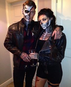 Couples Halloween Costumes Creative, Scary Couples Halloween Costumes, Halloween Costume Couple, Diy Fantasia, Easy College Halloween Costumes, Halloween Costumes Diy Couples, Creepy Halloween Costumes