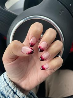 Halloween nails bloody nails vampire nails manicure scary spooky Halloween Inspired Nails, Halloween Nails Inspo, Vampy Nails, Blood Nails, Vampire Nails, Monster Nails, Vampire Blood