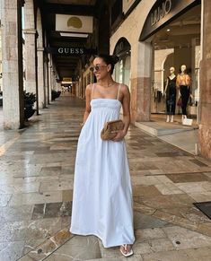 Thong Sandals Outfit, Bangkok Outfit, White Summer Outfits, Slay Outfits, Vacay Outfits, Casual White Dress, Pregnancy Outfits