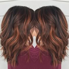 Red Highlights In Brown Hair, Rambut Brunette, Hair Colorful, Copper Balayage, Autumn Hair, Wavy Hairstyles Medium, Red Brown Hair, Nails Winter, Caramel Highlights