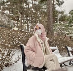 Pink Hijab Outfit Casual, Coquette Muslim Outfit, Pink Hijabi Outfits, Winter Outfit Hijab, Winter Hijabi Outfits, Hijab Outfit Winter, Snow Outfit Inspo, Modest Coquette, Hijabi Fashion Winter