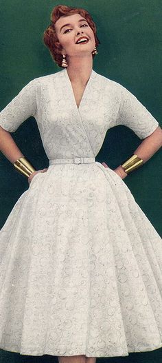 White 1950s Dress, 1950s Day Dress, 50 Fashion Vintage 1950s, Vestidos Retro, Roxy Dresses, Fifties Fashion, Look Retro, Fashion 1950s