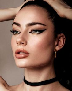 Gala Make Up, Makeup For Black Dress, Gala Makeup, Editorial Make-up, Classy Makeup, Dress Glitter, Makeup Hacks Beauty Secrets, Hacks Beauty, Wedding Classy