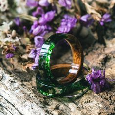 This Forest Ring is a small piece of forest that will always stay with you 🌿 

The ring is handmade from rosewood and natural green moss.
This unique wooden ring is completely natural and eco-friendly! 💚🌱 Moss Ring, Wooden Epoxy, Forest Ring, Calming Nature, Forest Moss, Wooden Ring, Resin Ring, Black Gift Boxes, Wooden Rings