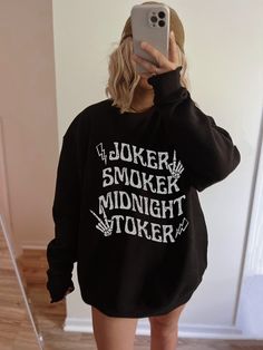 Grunge Letter Print T-shirt For Winter, Grunge Winter T-shirt With Letter Print, Winter Grunge Letter Print T-shirt, Edgy Crew Neck Sweatshirt With Letter Print, Boyfriends Hoodie, Nazeera Ibrahim, Retro Sweatshirts, Cute Shirt Designs, Looks Style