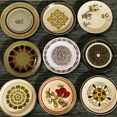 many plates with designs on them are lined up