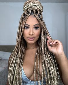 Elevate your look with box braids: expert Tips, latest Styles, and More Await You! Transform your appearance with box braids today. Click the article link for more photos and inspiration like this // #bohemianbraids #boxbraidhairstyles #boxbraids #boxbraidshairstyles #boxbraidsstyles #boxbraidswithbeads #crochetboxbraids #fauxlocs Box Dreads, Curled Box Braids, Purple Box Braids, Brown Box Braids, Red Box Braids, Black Box Braids, Large Box Braids, Colored Box Braids, Medium Box Braids