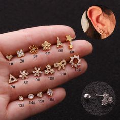 six pairs of ear studs with flowers and stars on the top, in gold or silver