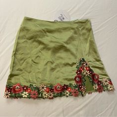 Cute Green Skirt With Colorful Flowers Around The Bottom. Zips On The Side. I Have Two Sizes: A 6 And An 8. Fairycore Clothes Skirts, Colorful Long Skirt, Funky Skirts, Applique Skirt, Fairycore Clothes, Satin Mini Skirt, Colorful Skirts, Flower Skirt, Really Cute Outfits