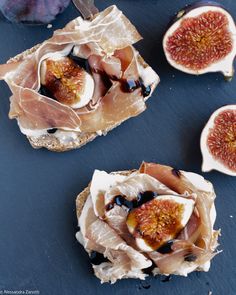 If you’ve got an aperitif to host then some bruschettes are just what you need! Bread with 7 grain (me homemade) toasted, gorgonzola and Prosciutto Crudo with figs. A few drops of balsamic vinegar and it’s done! Dinner Hosting, Fig Balsamic Vinegar, Treviso Italy, Bruschetta Recipe, Professional Profile, Food Projects