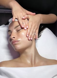 Specializing in facial massages Facial Photos, Skin Esthetician, Facial Asthetic Picture, Esthetician Portrait, Hydrating Facial, Spa Skincare, Luxury Facial, Facial Care Aesthetic, Facial Pics Skin Care