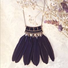 Lovely Feather Necklace With Black And Bronze Detail. Black Feathered Jewelry For Festivals, Bohemian Black Necklace For Party, Elegant Black Feather Jewelry, Black Feather Jewelry For Party, Black Feathered Jewelry For Party, Feather Necklace, Feather Necklaces, Womens Jewelry Necklace, Feathers