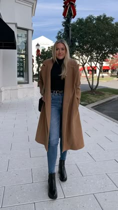 Brown Pea Coat Outfit, Work Outfit Winter Cold Weather, Early Fall Nyc Outfits, Winter Fashion Chicago, Womens London Fashion, Day Out In London Outfit Winter, Manhattan Fall Fashion, New York Aesthetic Winter Fashion, Nyc Night Winter Outfits