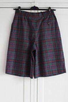 Vintage checked bermuda shorts *For women *High rise *Dark purple color *Excellent condition *Material: 67% Polyester + 33% Cotton Size: Medium Waist: 29 inch / 74 cm Hips: 42,5 inch / 108 cm Rise: 14,2 inch / 36 cm Inner length: 11,8 inch / 30 cm Outer length: 24 inch / 61 cm You can also check other shorts from my shop: https://www.etsy.com/shop/sisuvintagestore?section_id=21302544 --- SHIPPING --- Every parcel is shipped as registered priority. Shipping takes to 7-15 working days. Please allo Preppy Fitted Shorts With Short Length, Preppy Shorts With Pockets, Preppy Fitted Short-length Shorts, Plaid High-waisted Cotton Shorts, Plaid Bottoms With Built-in Shorts, Preppy Plaid Cotton Shorts, Gingham Shorts With Pockets, Preppy Gingham Shorts, High-waisted Plaid Bottoms With Built-in Shorts