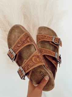 Rock your events with fabulous and classic open shoes that give you an amazing look. The quality of the shoes is unmatched as they are made of durable and excellent materials. If you're in between sizes, size up! Fall Boho Shoes, Western Crocks Shoes, Earthy Shoes, Granola Shoes, Hippy Shoes, Granola Girl Shoes, Boho Style Shoes, Hippie Shoes