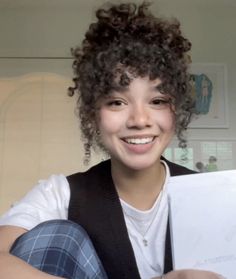 Malia Baker, Mary Macdonald, Biracial Women, Cute Curly Hairstyles, Natural Curls Hairstyles, Hairdos For Curly Hair, روتين العناية بالبشرة, Curly Hair Inspiration