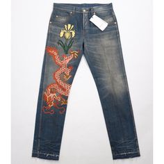 *Please Note Our Store Prices Are Firm We Do Not Accept Offers* New With Tags 2017 Collection Gucci Dragon Mens Embroidered Jeans Size 30 Waist - Straight Cut With Frayed Hems Classic Medium Wash Blue Denim Original Store Tags And All Interior Labels Attached As Seen In Photos Made In Italy So Cool With A Simple T Shirt Or Sweater Measurements: Waist: 30" Around Rise: 10.5" Inseam: 30" Fabric: 100% Cotton Please Feel Free To Contact Me With Any Questions.185 Items From A Smoke Free Pet Free Home Gucci Dragon, Dragon Flower, Gucci Denim, Gucci Jeans, Web Detail, Simple T Shirt, Japanese Denim, Patched Jeans, Simple Tshirt