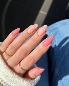 Nails For Working Women, Subtle Spring Nails, Nails Subtle, Pink White Nails, Covergirl Makeup, Summer Acrylic, Christmas Gel, Nails Cute, Nagel Tips