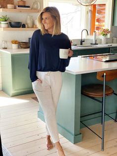 Midsize Work From Home Outfit, How To Dress When You Work From Home, Casual Work From Home Outfits, Work From Home Outfits Women, Wfh Fits, Wfh Fashion, Comfy Home Outfits, Work From Home Wardrobe, Jogger Fashion