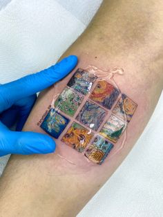 Obras de arte Van gogh museu Noite estrelada tattoo tatuagem cores Tattoos Art History, Classical Painting Tattoo, Can Gogh Tattoo, Famous Painting Tattoos, Van Gogh Tattoos, Painter Tattoo, Painting Tattoos, Vincent Van Gogh Tattoo Minimalist, Famous Art Tattoo