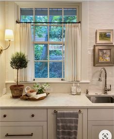 Cozy Kitchen, Kitchen Window, Beautiful Kitchens, Kitchen Style, House Inspo, Dream Kitchen, Kitchen Renovation