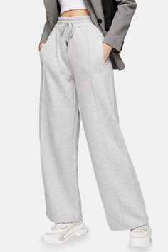 Jogger Pants Outfit Women, Jogger Pants Outfit, Fashion Top Outfits, Topshop Outfit, Joggers Womens, Sporty Outfits, Sweat Pants, Teen Fashion Outfits