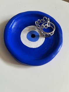 a blue frisbee sitting on top of a white table next to a ring