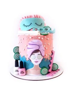 there is a cake that looks like it has eyelashes and eyeliners on it