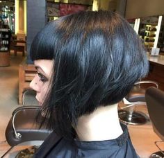 Graduated Bob Hairstyles, Short Black Hair, Graduated Bob, Brown Hair Looks, Stacked Bob Haircut, Goth Hair, Bob Hairstyles With Bangs, Short Bangs