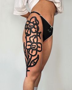 Bold Line Tattoo Ideas, Ignorant Flower Tattoo, Bold Line Flower Tattoo, Sticker Style Tattoo, Bold Black Tattoos, Tatuajes Ignorant, Street Style Tattoos, Bold Line Tattoo, Thick Line Tattoos