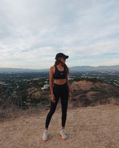 and you are ? Wander Outfit, Workout Outfits For Women, Julie Sarinana, Cute Hiking Outfit, Hiking Outfit Women, Endurance Workout, Summer Hiking Outfit, Hiking Fashion, Workout Aesthetic