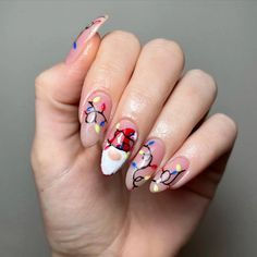 23 Christmas Light Nails Ideas for the Cutest Holiday Manicure - Nail Designs Daily Acrylic Nails Christmas Simple, Light Nail Ideas, Light Nails Ideas, Christmas Light Nail Art, Christmas Simple Nails, Christmas Short Nails, Christmas Lights Nails, Christmas Light Nails