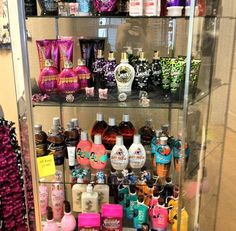 At Home Tanning Room, Tanning Bed Rooms Decor, Tanning Bed Rooms At Home, Tanning Lotion Aesthetic, Tanning Salon Aesthetic, Tanning Goals, Lotion Organization, Jwoww Tanning Lotion