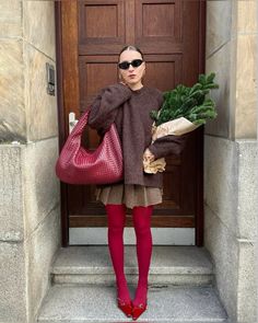 Hey! I found a dupe on Amazon! Check it out with the link❤️ Red Tights Outfit, Moda Casual Chic, Tights Outfits, Christmas Day Outfit, Red Bag, Looks Street Style, Colourful Outfits, Winter Looks