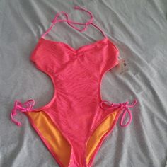 Hot Pink Bongo Mokini Swimsuit Brand New With Tags. Pink Sleeveless Tankini For Swimming, Fitted Pink Swimwear With Lined Body, Pink Beachwear Tankini For Party, Pink Tankini For Beach Party, Pink Fitted Swimwear With Lined Body, Pink Halter Neck Tankini For Pool, Pink Lined One-piece For Party, Pink Triangle Top Tankini For Party, Pink Sleeveless Swimwear For Beach Season