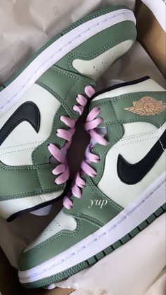 Aesthetic Air Jordan Pics, Cute Jordan 1s, Jordan 1s Aesthetic, Sneaker Heads, Buy Sneakers