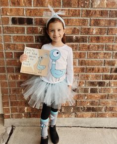 Mo Willems Costume Ideas, Story Book Dress Up Day, Pigeon Book Character Costume, Kindergarten Book Character Costumes, Dress Like Book Character Kids, Kids Storybook Character Costumes, Mo Willems Costumes, Mo Willems Pigeon Costume, Pigeon Book Costume